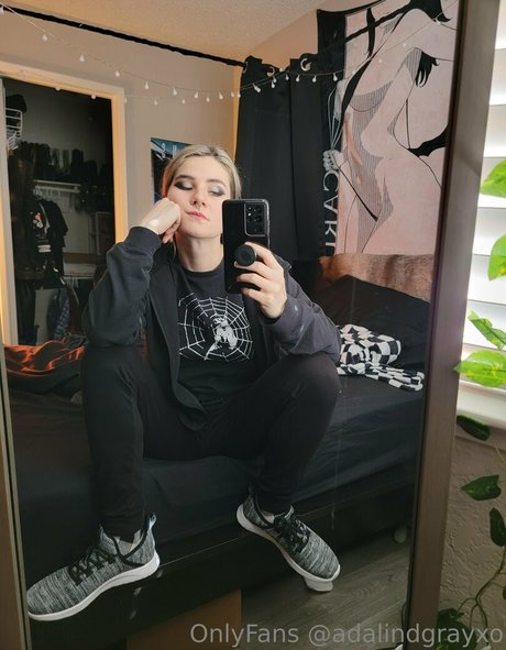 adalindgrayxo art star img