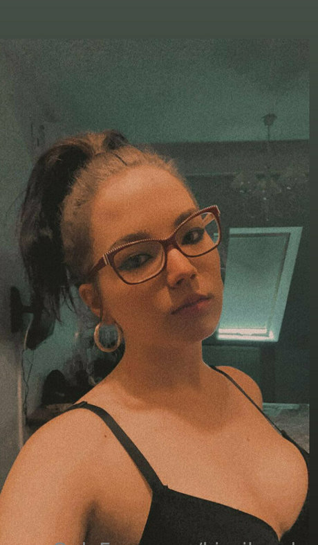 kicsilanyka pornstar nice img