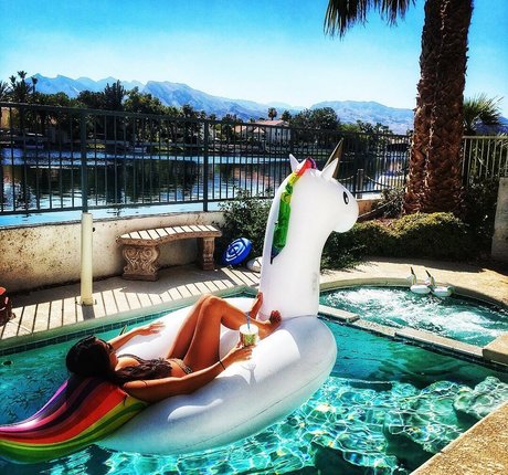 Maria Ho model sexy pic