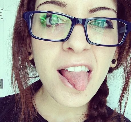 MalAfterMidnight best model photo