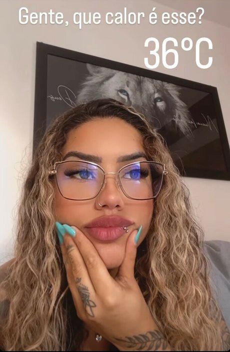 Muito Linda sexy actress pic