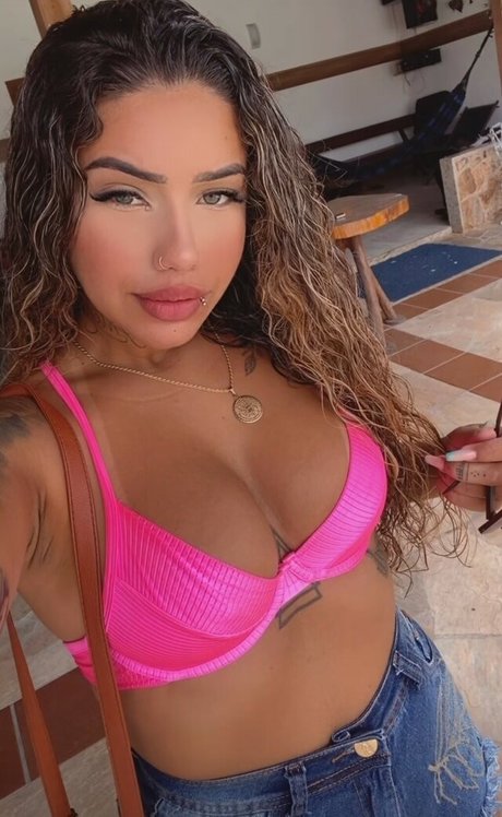 Muito Linda exclusive actress pics