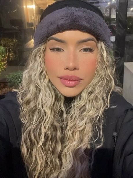 Muito Linda model sex img