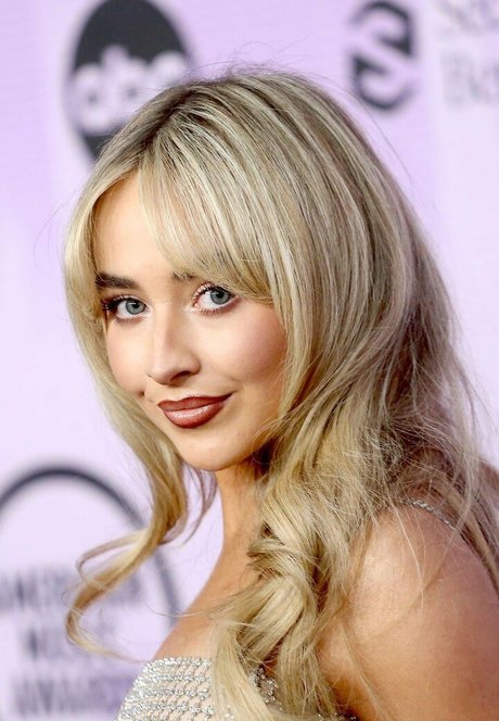 Sabrina Carpenter model hd pictures