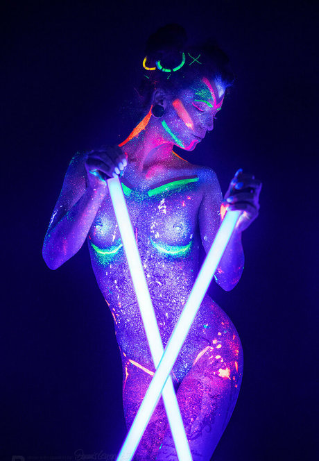 luu nighthawk pretty model photos