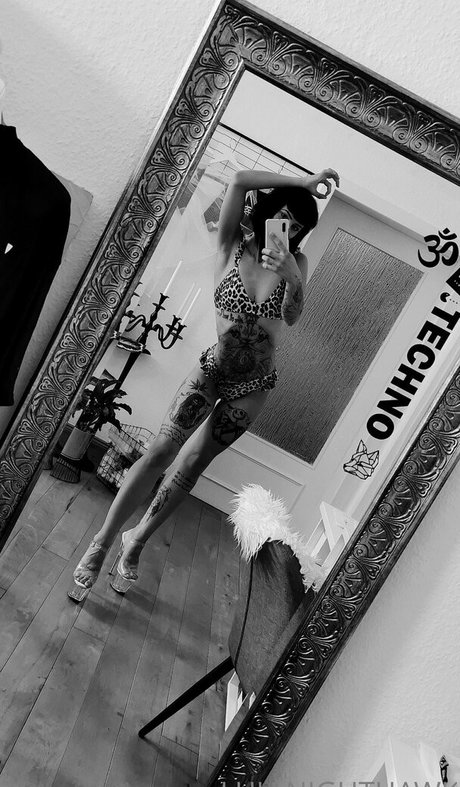 luu nighthawk model erotic gallery