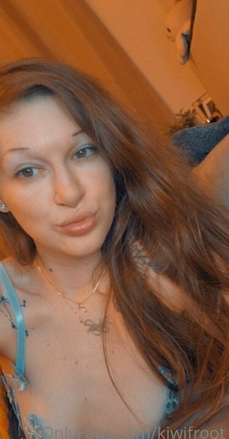 Kiwifroot model pretty pics