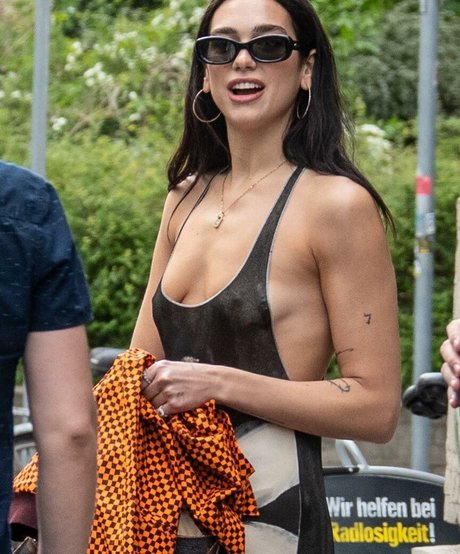 Dua Lipa model erotic pics
