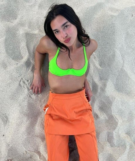 Dua Lipa pretty star img
