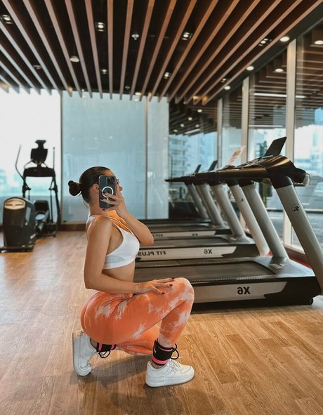 dianaonisor7 sexy model photo