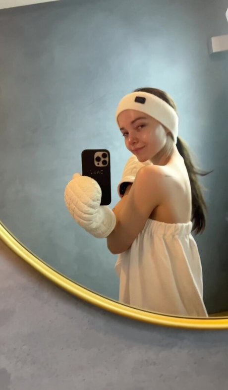 Dove Cameron star hot gallery