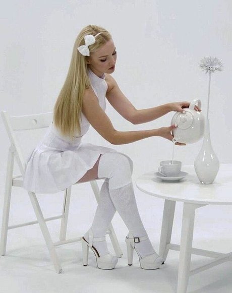 Dove Cameron porn star pics