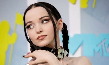 Dove Cameron art actress picture