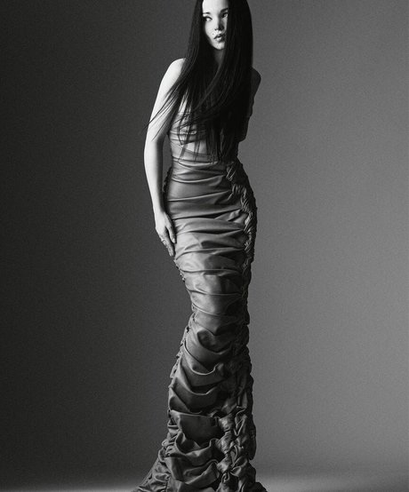 Dove Cameron adult actress photo