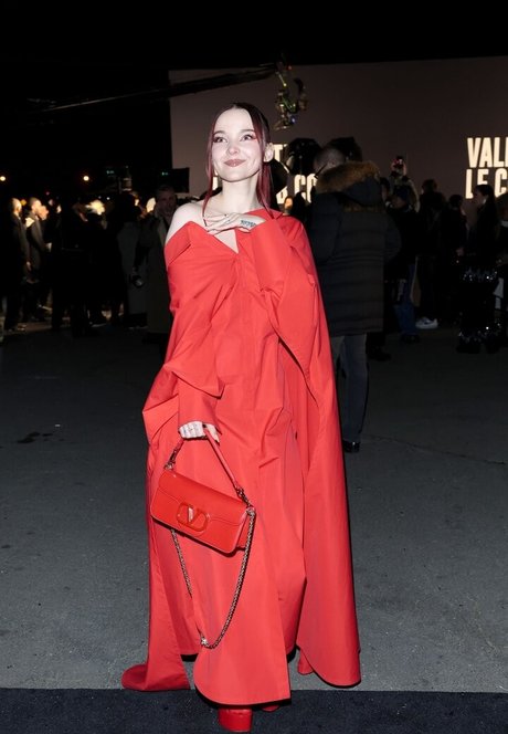 Dove Cameron adult actress pictures