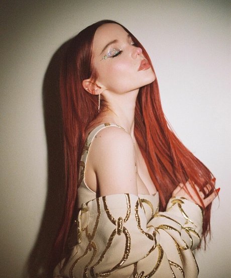 Dove Cameron adult actress pictures