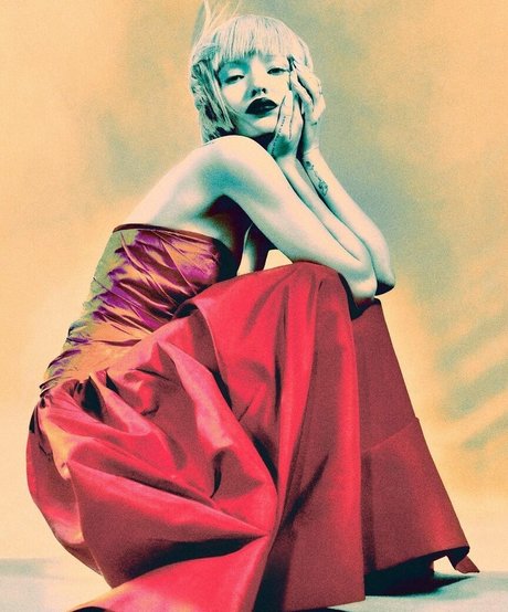 Dove Cameron pornographic model galleries