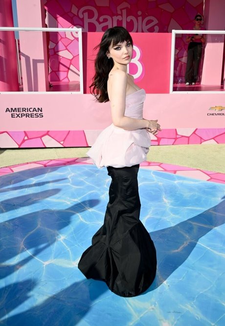 Dove Cameron hot pornstar pics