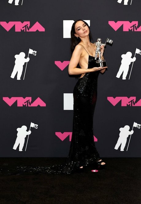 Dove Cameron erotic star gallery