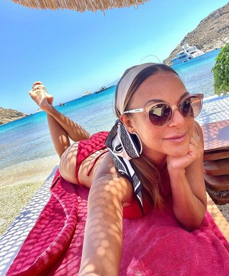 Eva LaRue beautiful star img