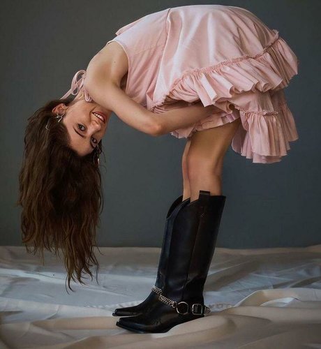 Natalia Dyer nice actress pic