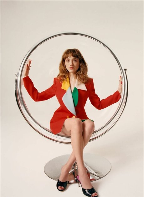 Natalia Dyer star archive