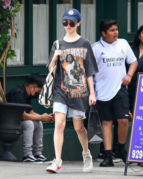 Natalia Dyer star hd gallery