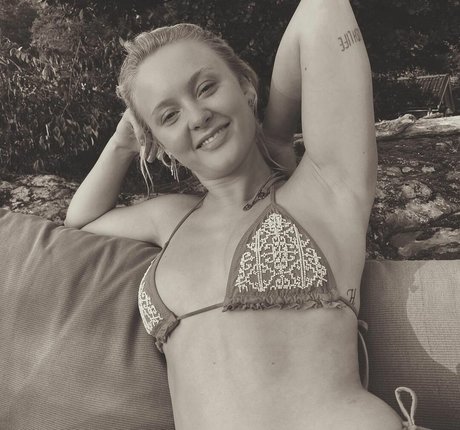 Zara Larsson pornstar art images