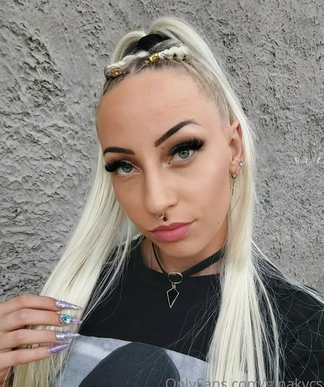 badbunnybabee star high quality picture