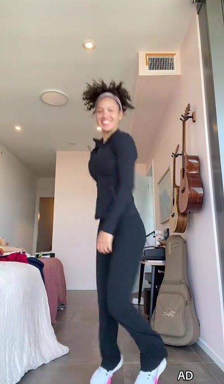 Sofia Wylie star sex pics