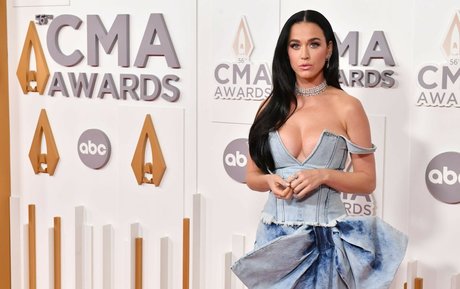 lesbian anal strapon onlyfans sex picture