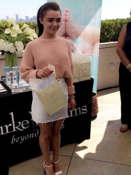 Maisie Williams hd model photos