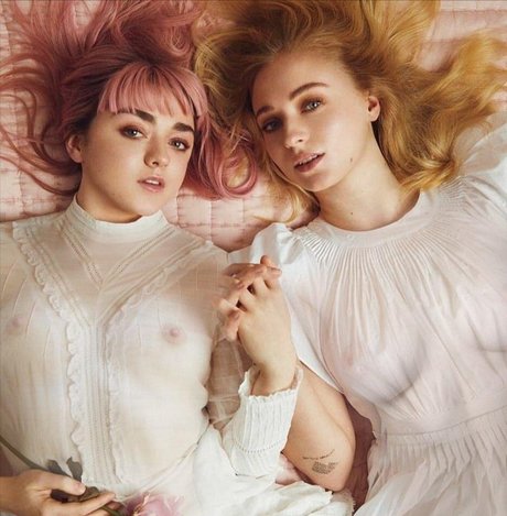 Maisie Williams star porn pics