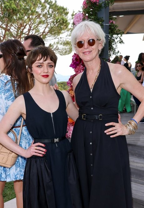 Maisie Williams hot pornstar photo