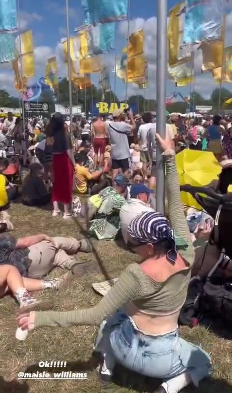 Maisie Williams nudes model gallery