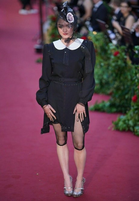 Maisie Williams sexy pornstar pictures