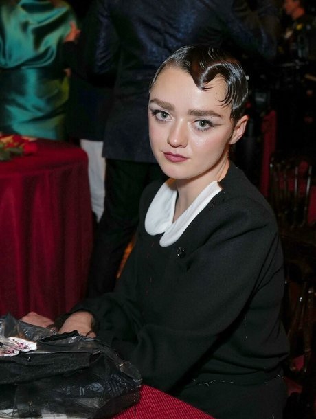 Maisie Williams star high quality image