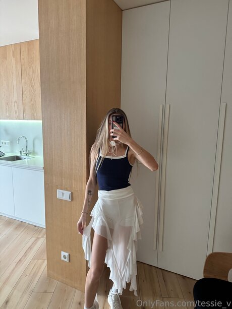 tessie v Profile pic