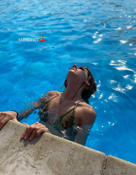 tessie v model top pic