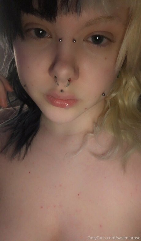 saveniarose naked star pic