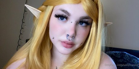 saveniarose model image