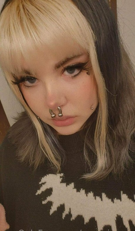 saveniarose model top image