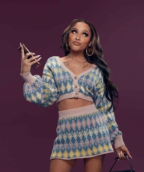 Jaylen Barron model naked img