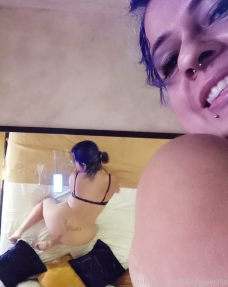 lilamagentasx star erotic photo