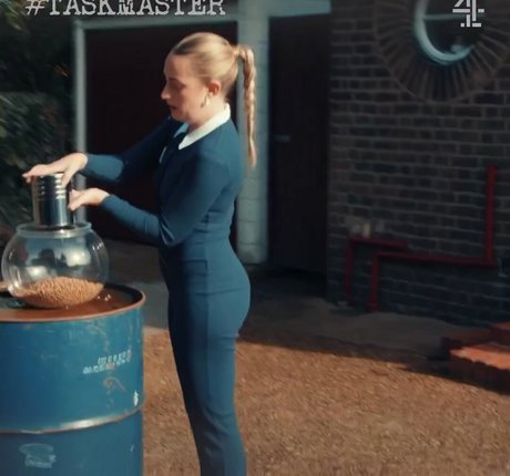 Amelia Dimoldenberg naked model pics