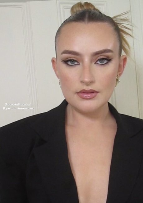 Amelia Dimoldenberg high quality actress photos