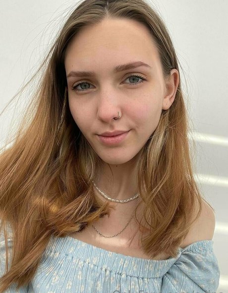 e lina pornstar hot pic