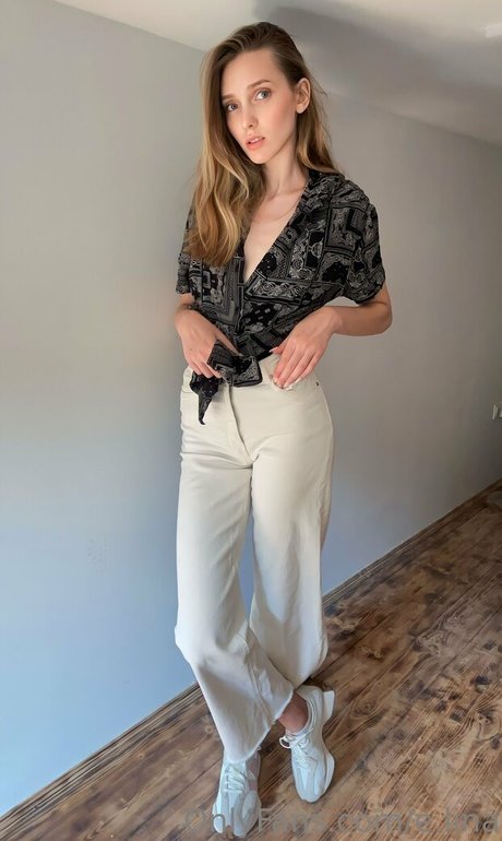 e lina model exclusive gallery