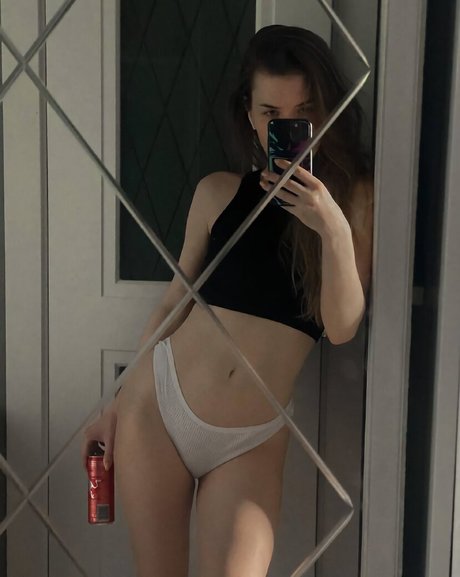 ASMR MOOD model high quality image