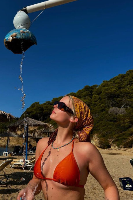 Millie Gibson perfect model photo